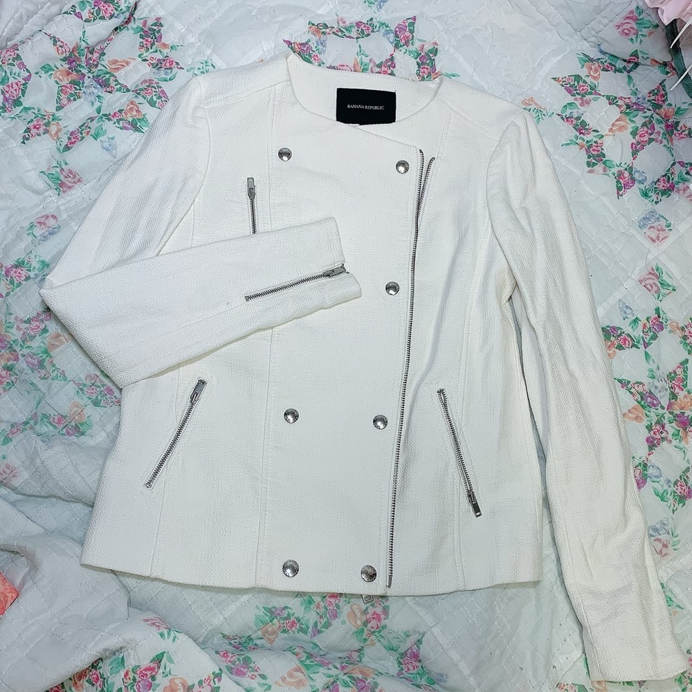 NWOT Banana Republic White & Silver Overcoat